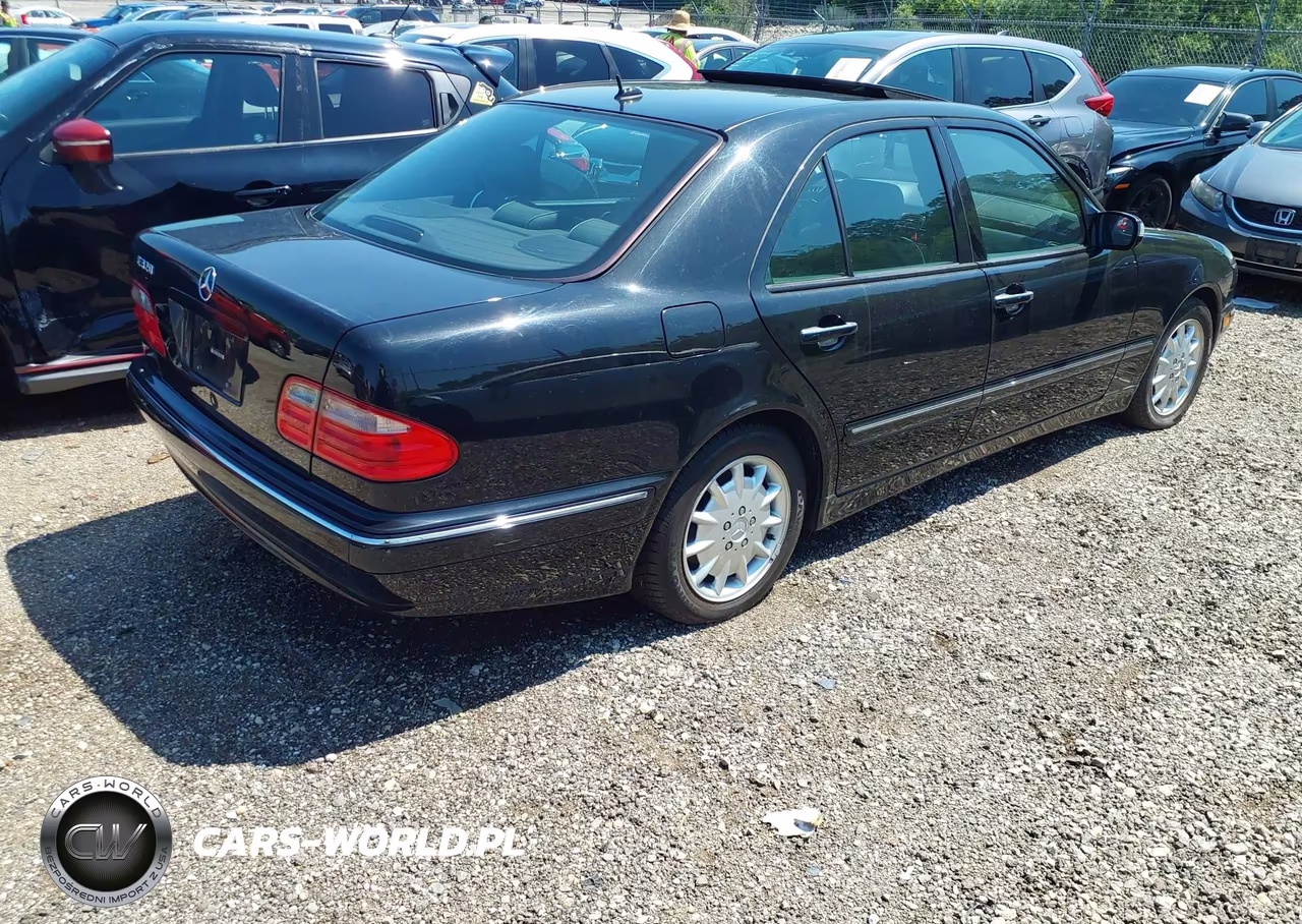 2000 Mercedes-Benz E 320 VIN:WDBJF65J7YB087482 - 4
