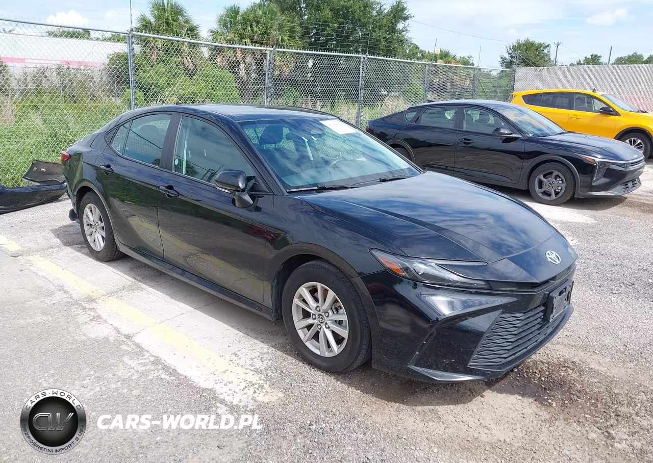 2025 Toyota Camry Le – zdjęcie 1 z 17