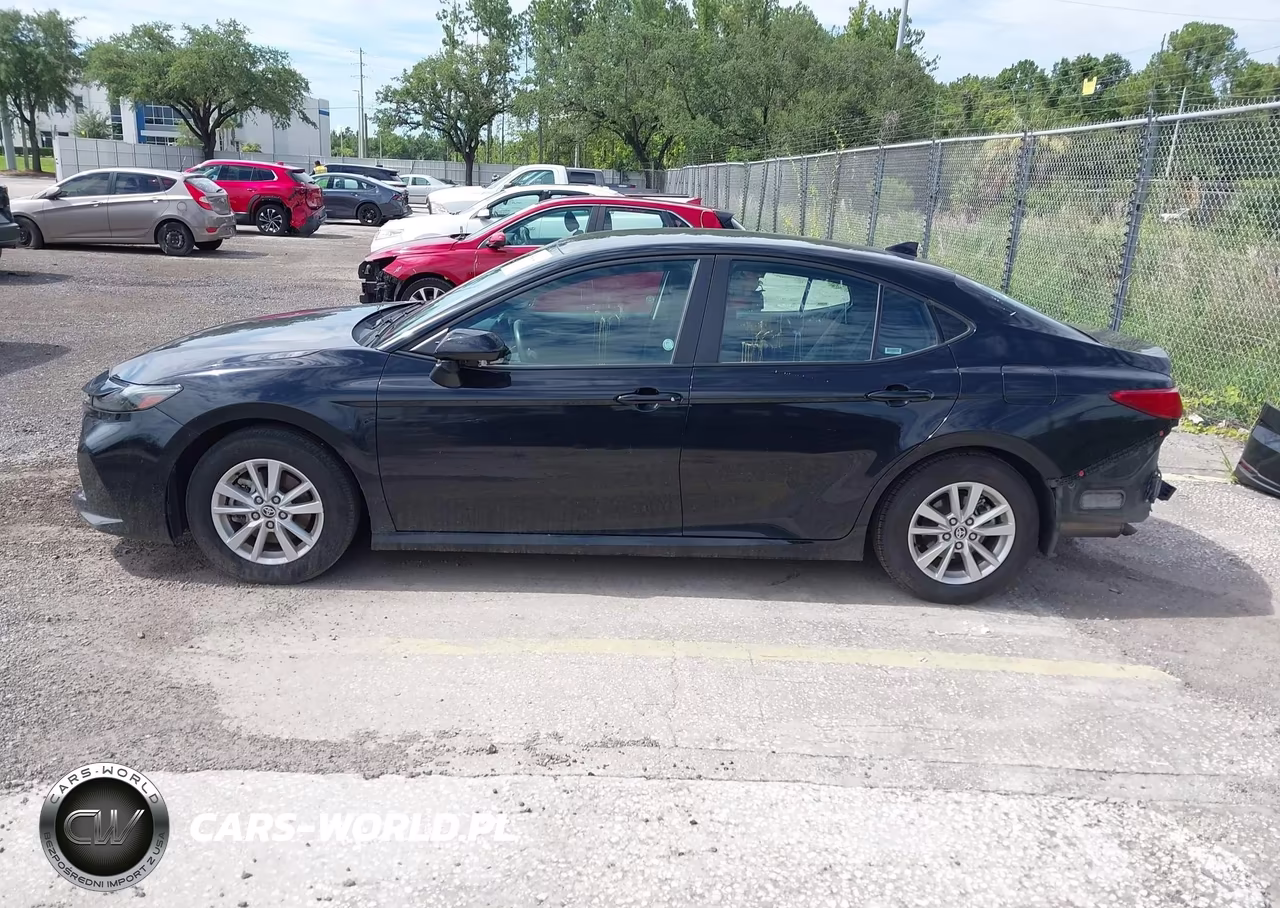 2025 Toyota Camry Le VIN:4T1DAACK6SU000870 - 15