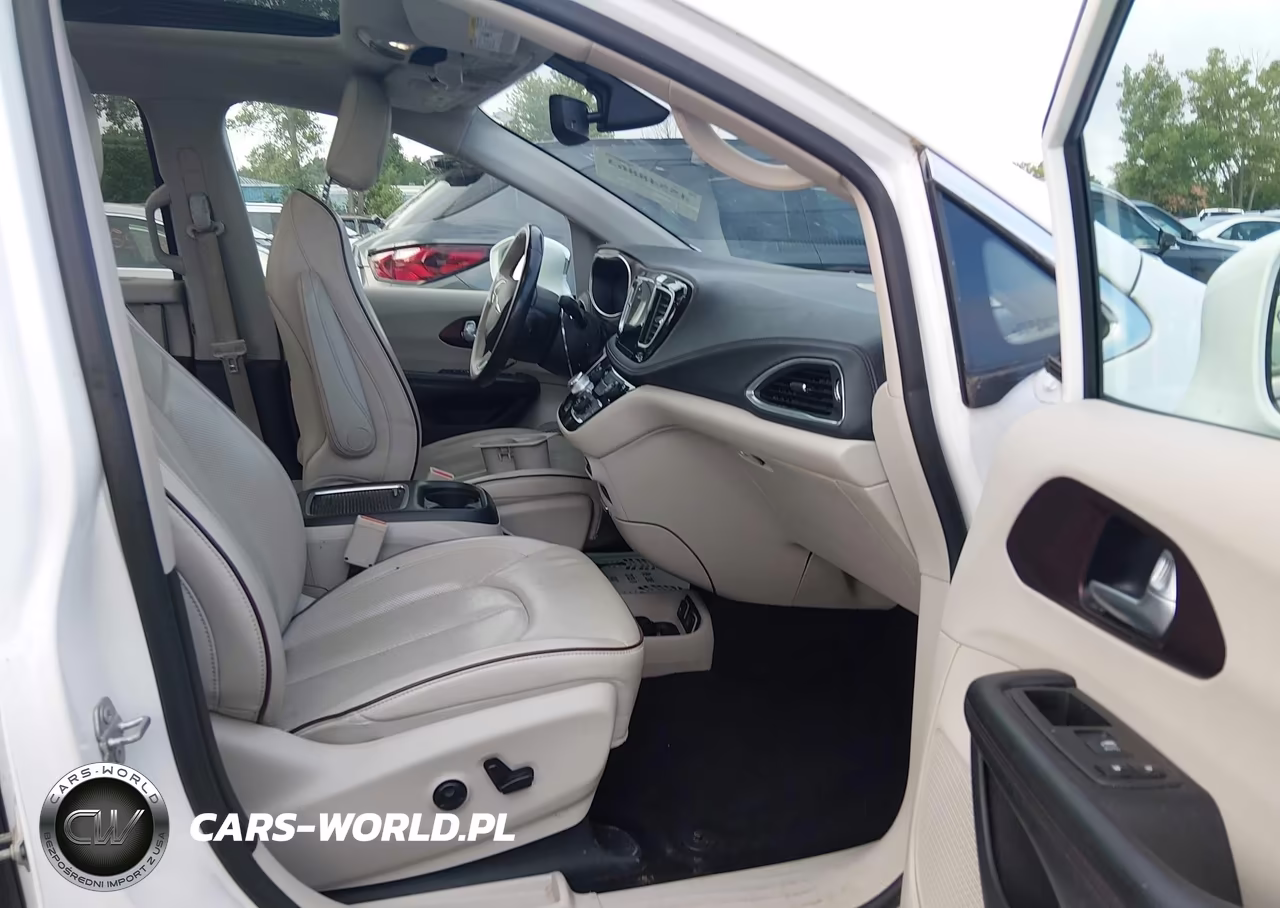 2019 Chrysler Pacifica Limited VIN:2C4RC1GG8KR730917 - 5