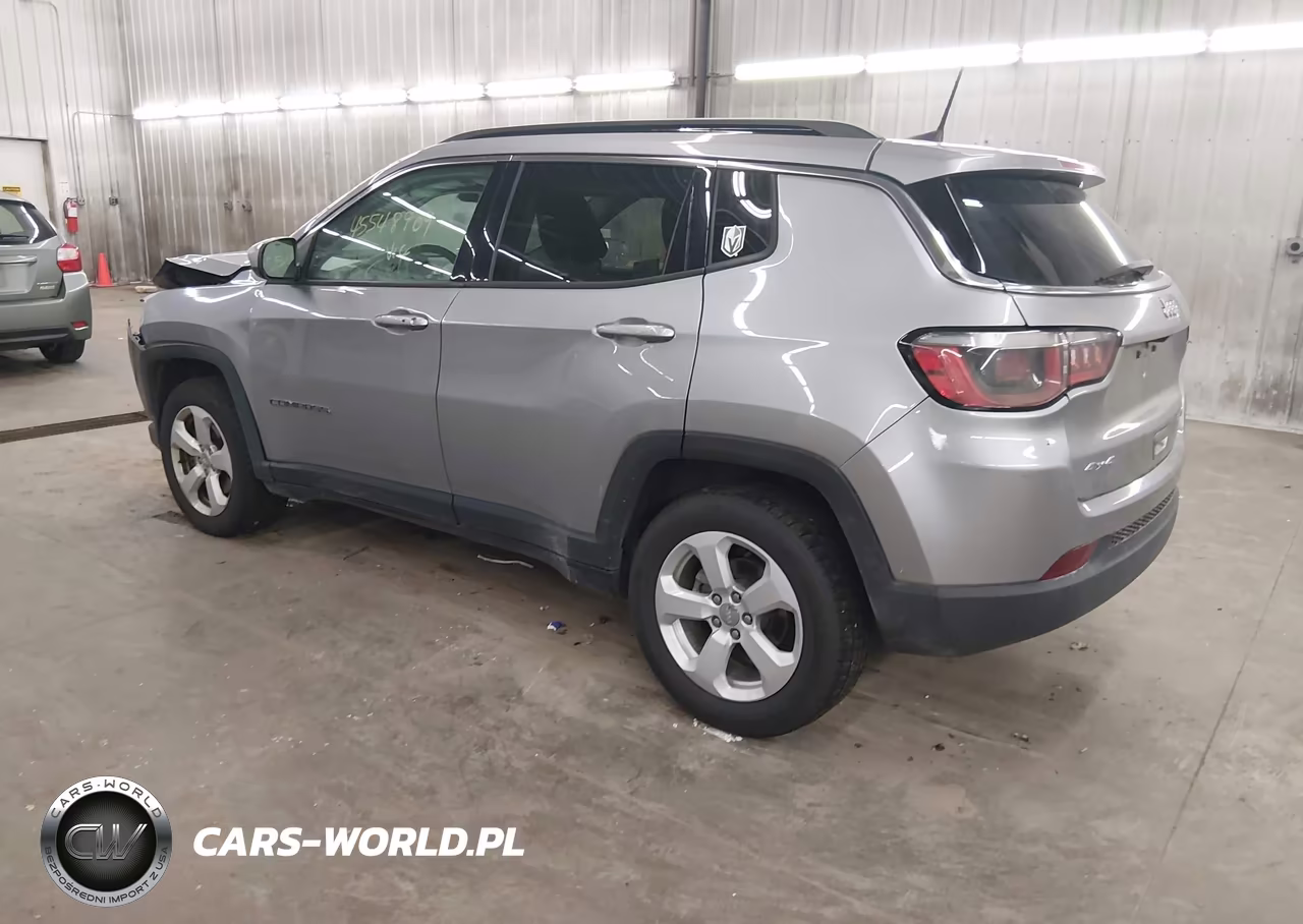 2018 Jeep Compass Latitude 4X4 VIN:3C4NJDBBXJT134981 - 3