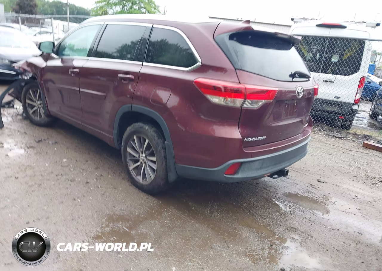 2018 Toyota Highlander Xle VIN:5TDJZRFH1JS857714 - 3
