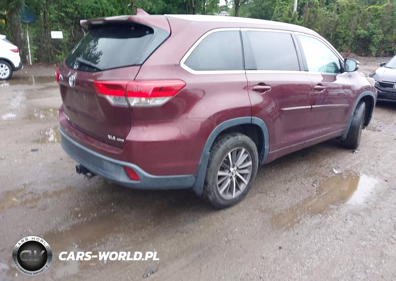 2018 Toyota Highlander Xle VIN:5TDJZRFH1JS857714 - 4