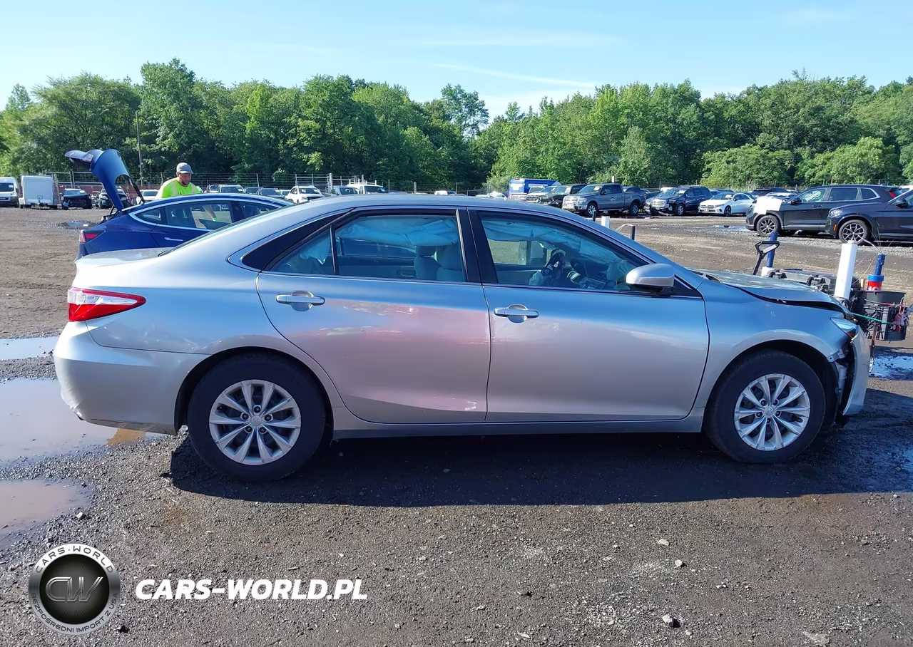 2015 Toyota Camry Le VIN:4T4BF1FKXFR469444 - 13