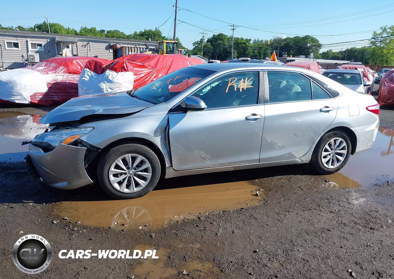 2015 Toyota Camry Le VIN:4T4BF1FKXFR469444 - 14