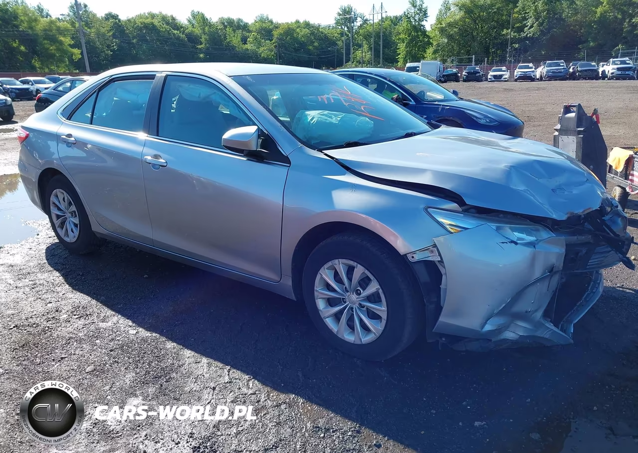 2015 Toyota Camry Le VIN:4T4BF1FKXFR469444 - 17