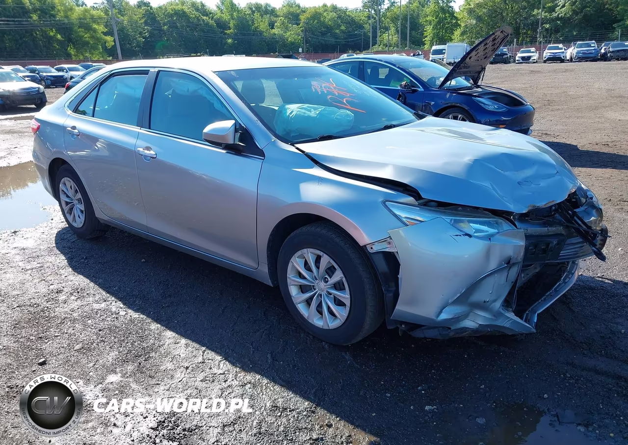 2015 Toyota Camry Le VIN:4T4BF1FKXFR469444 - 18
