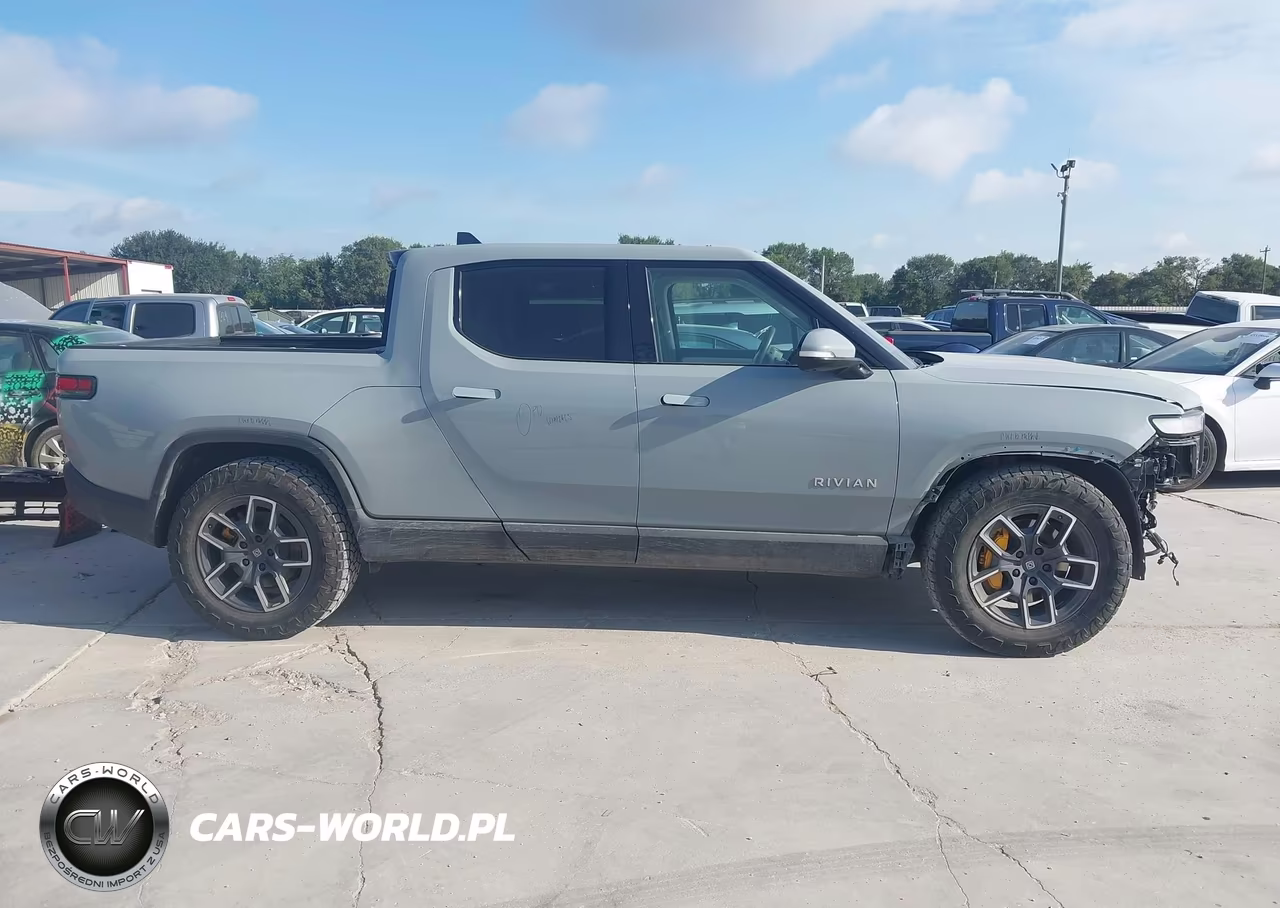2022 Rivian R1T Adventure VIN:7FCTGAAA4NN015823 - 14