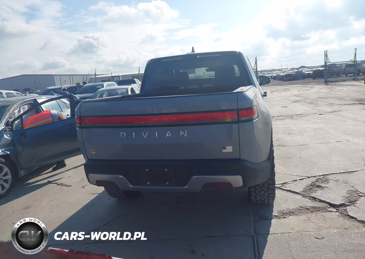 2022 Rivian R1T Adventure VIN:7FCTGAAA4NN015823 - 17