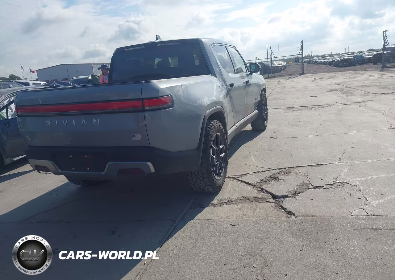 2022 Rivian R1T Adventure VIN:7FCTGAAA4NN015823 - 4