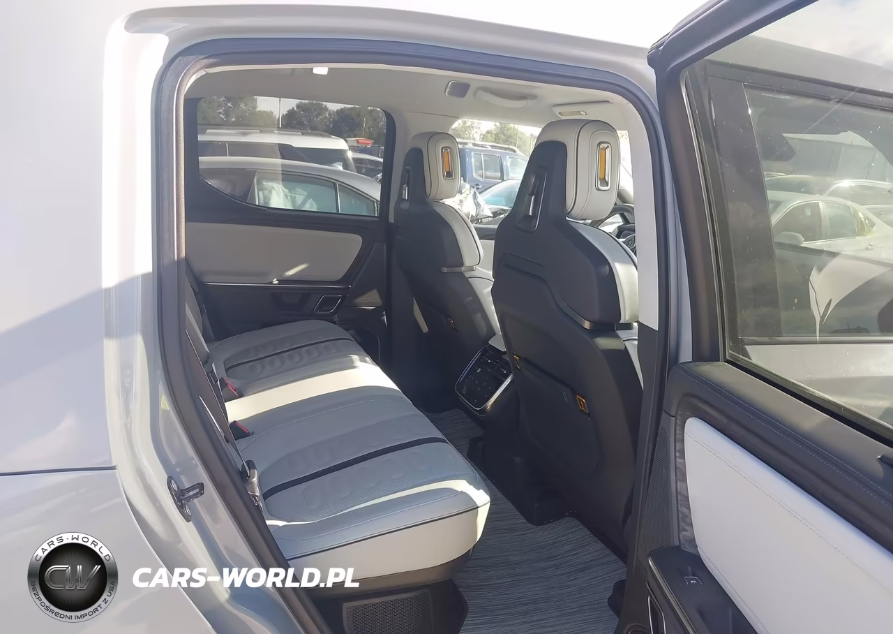 2022 Rivian R1T Adventure VIN:7FCTGAAA4NN015823 - 8