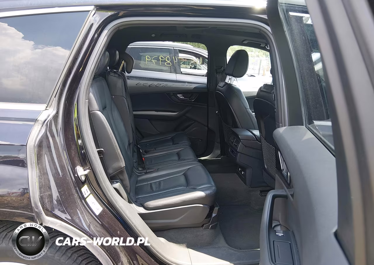 2018 Audi Q7 3.0T Premium VIN:WA1LAAF70JD048266 - 8