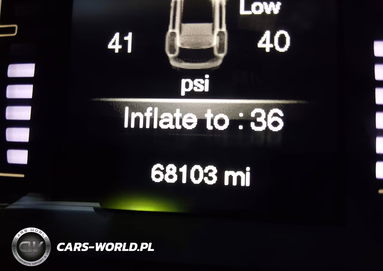 2018 Jeep Cherokee Latitude 4X4 VIN:1C4PJMCB5JD528420 - 19