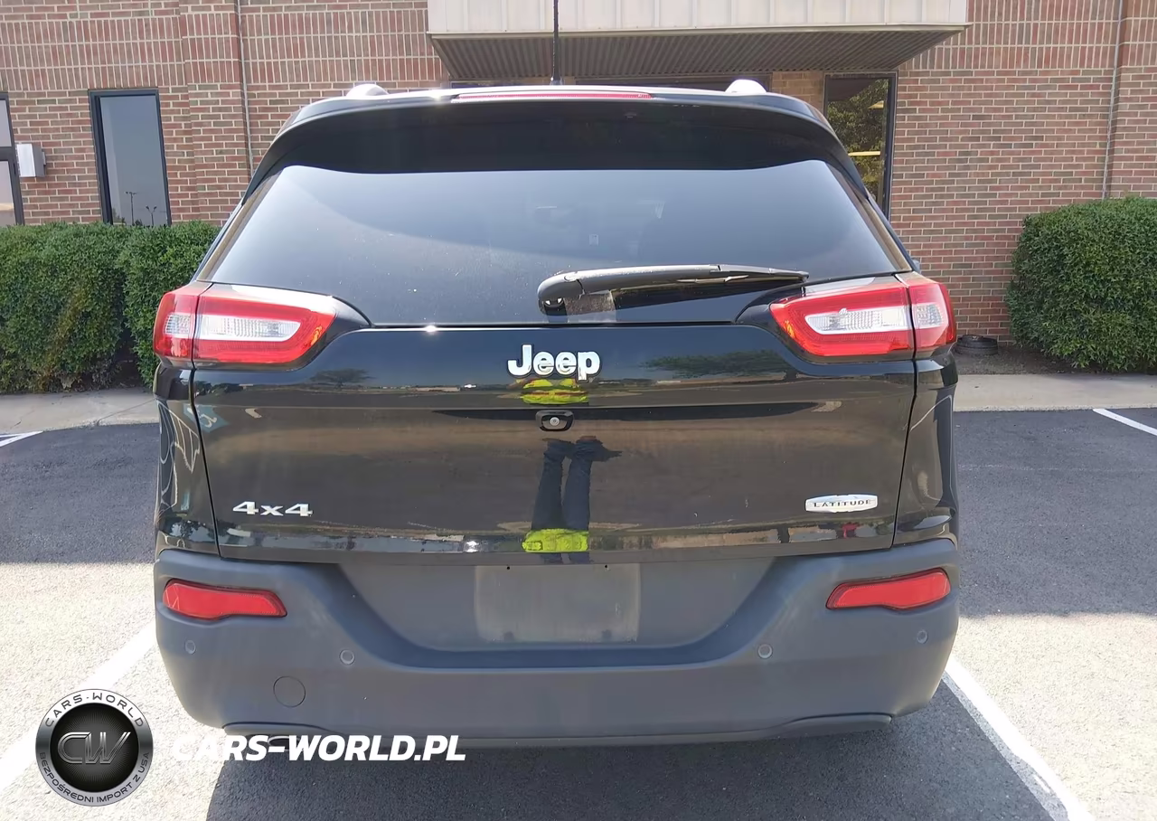 2018 Jeep Cherokee Latitude 4X4 VIN:1C4PJMCB5JD528420 - 20