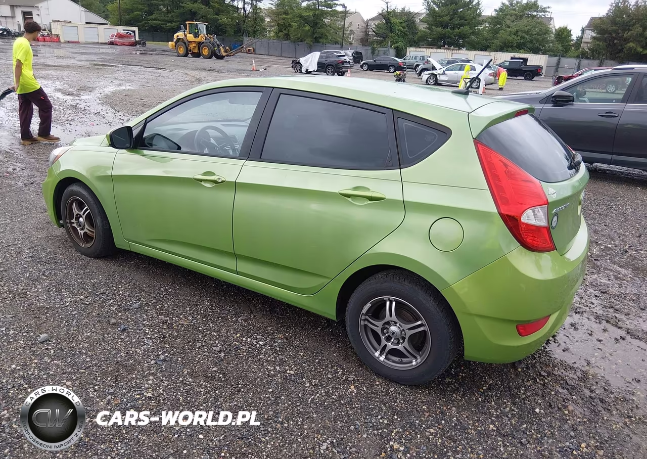 2013 Hyundai Accent Gs VIN:KMHCT5AE1DU135607 - 3