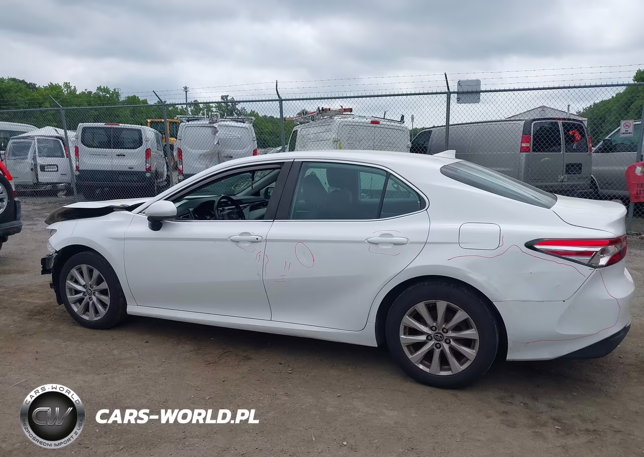 2019 Toyota Camry Le VIN:4T1B11HK4KU261978 - 14