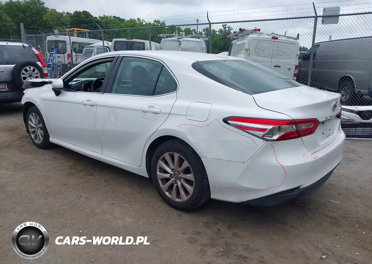 2019 Toyota Camry Le VIN:4T1B11HK4KU261978 - 3