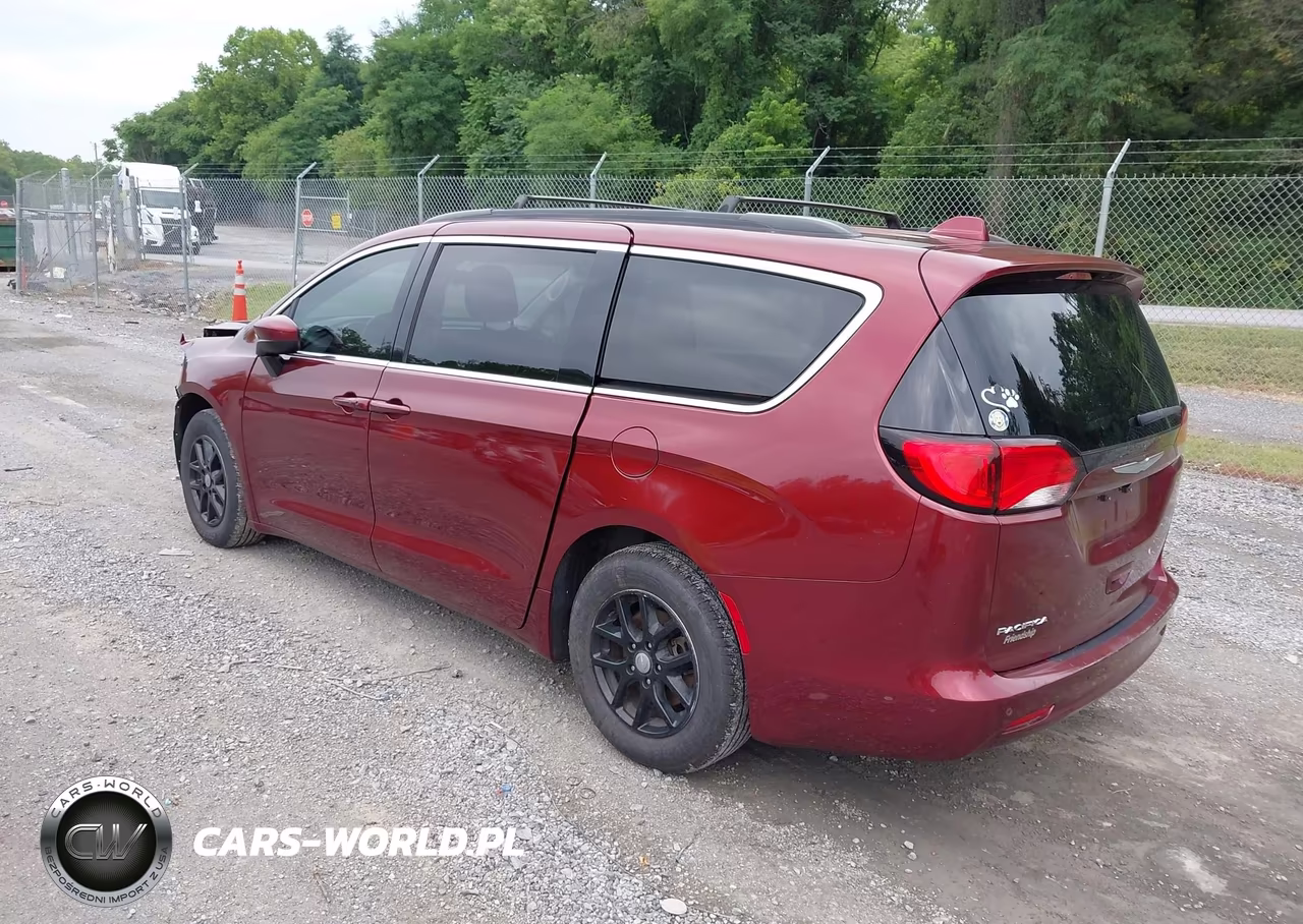 2018 Chrysler Pacifica Lx VIN:2C4RC1CG7JR102254 - 3