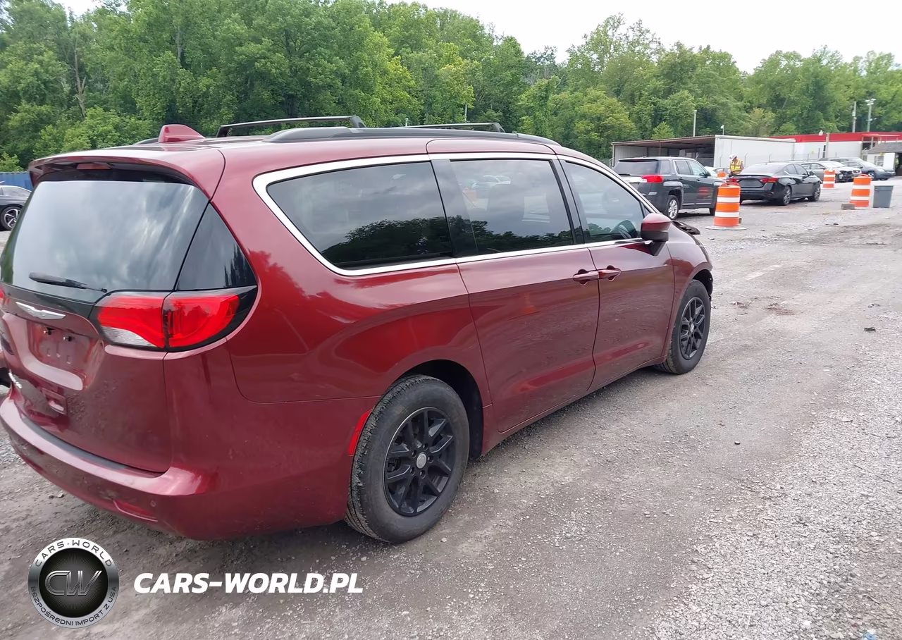 2018 Chrysler Pacifica Lx VIN:2C4RC1CG7JR102254 - 4