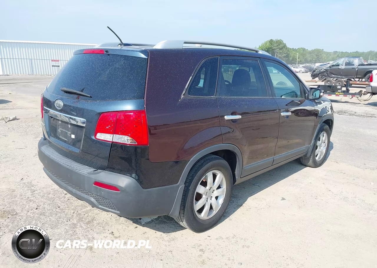 2013 Kia Sorento Lx VIN:5XYKT4A68DG324355 - 4