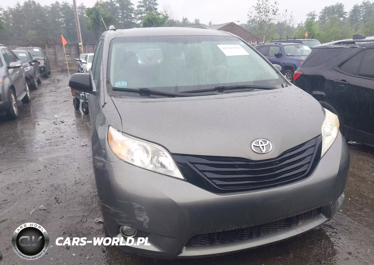 2011 Toyota Sienna Base V6 VIN:5TDZK3DC8BS029253 - 11