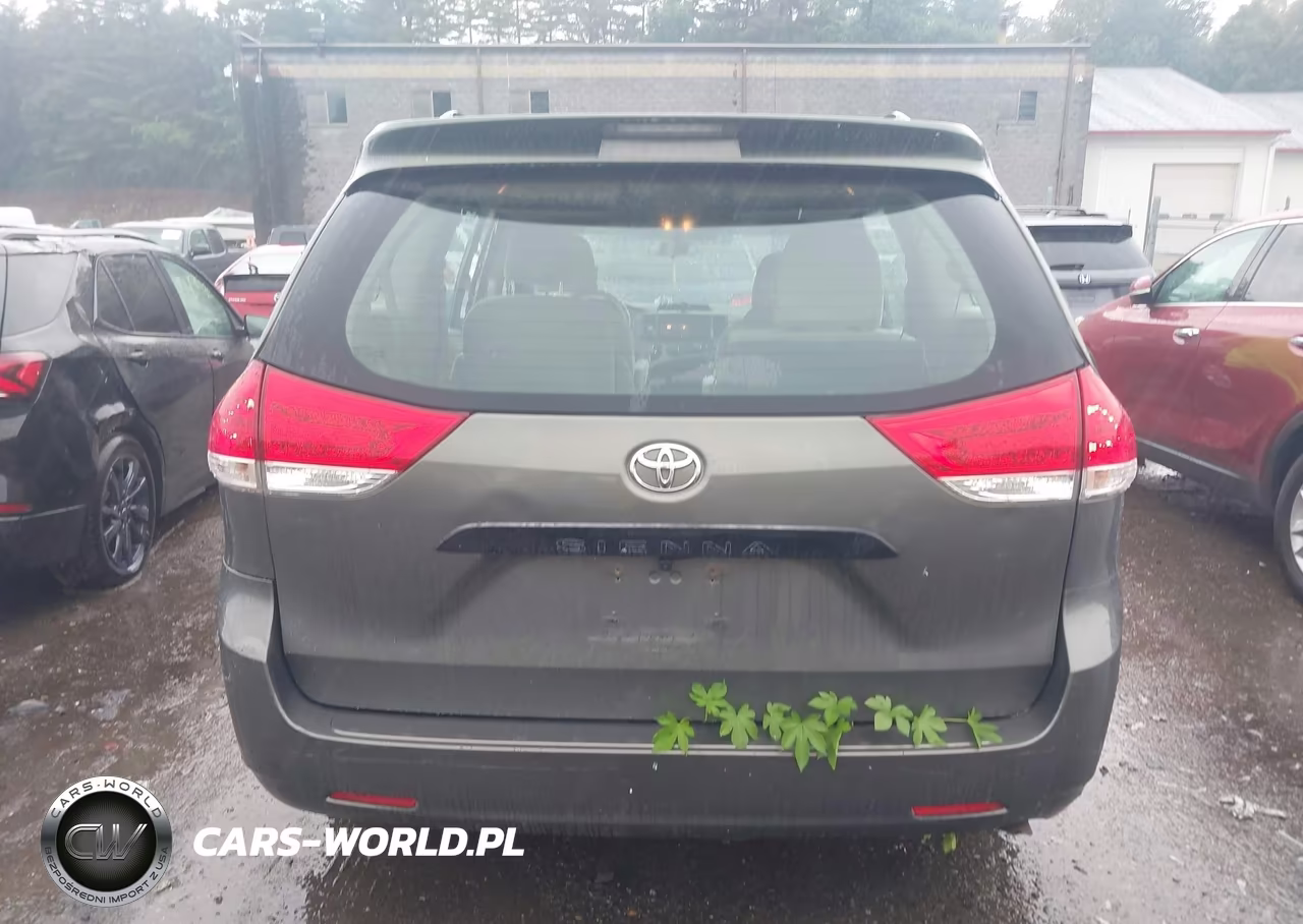 2011 Toyota Sienna Base V6 VIN:5TDZK3DC8BS029253 - 15