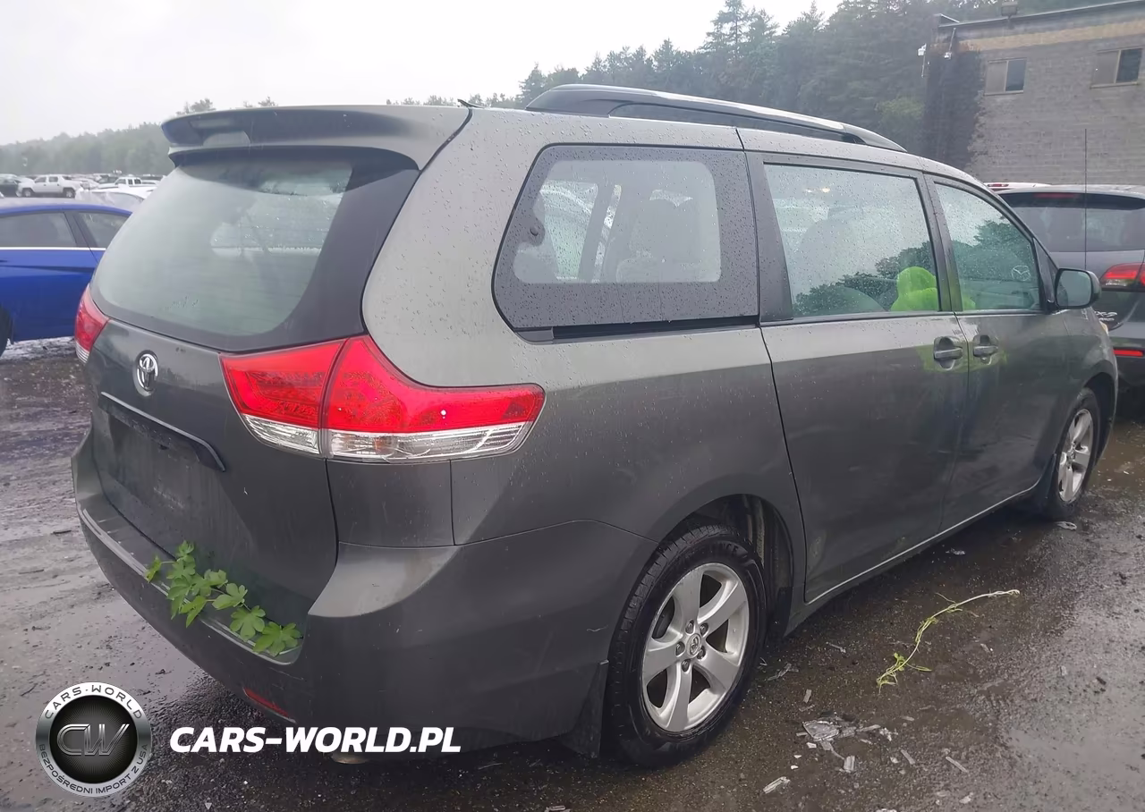2011 Toyota Sienna Base V6 VIN:5TDZK3DC8BS029253 - 4