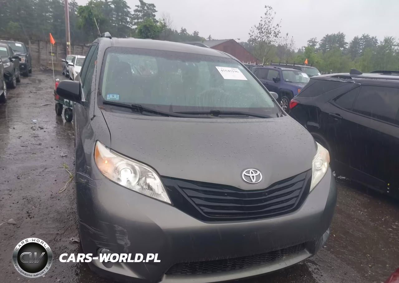 2011 Toyota Sienna Base V6 VIN:5TDZK3DC8BS029253 - 6