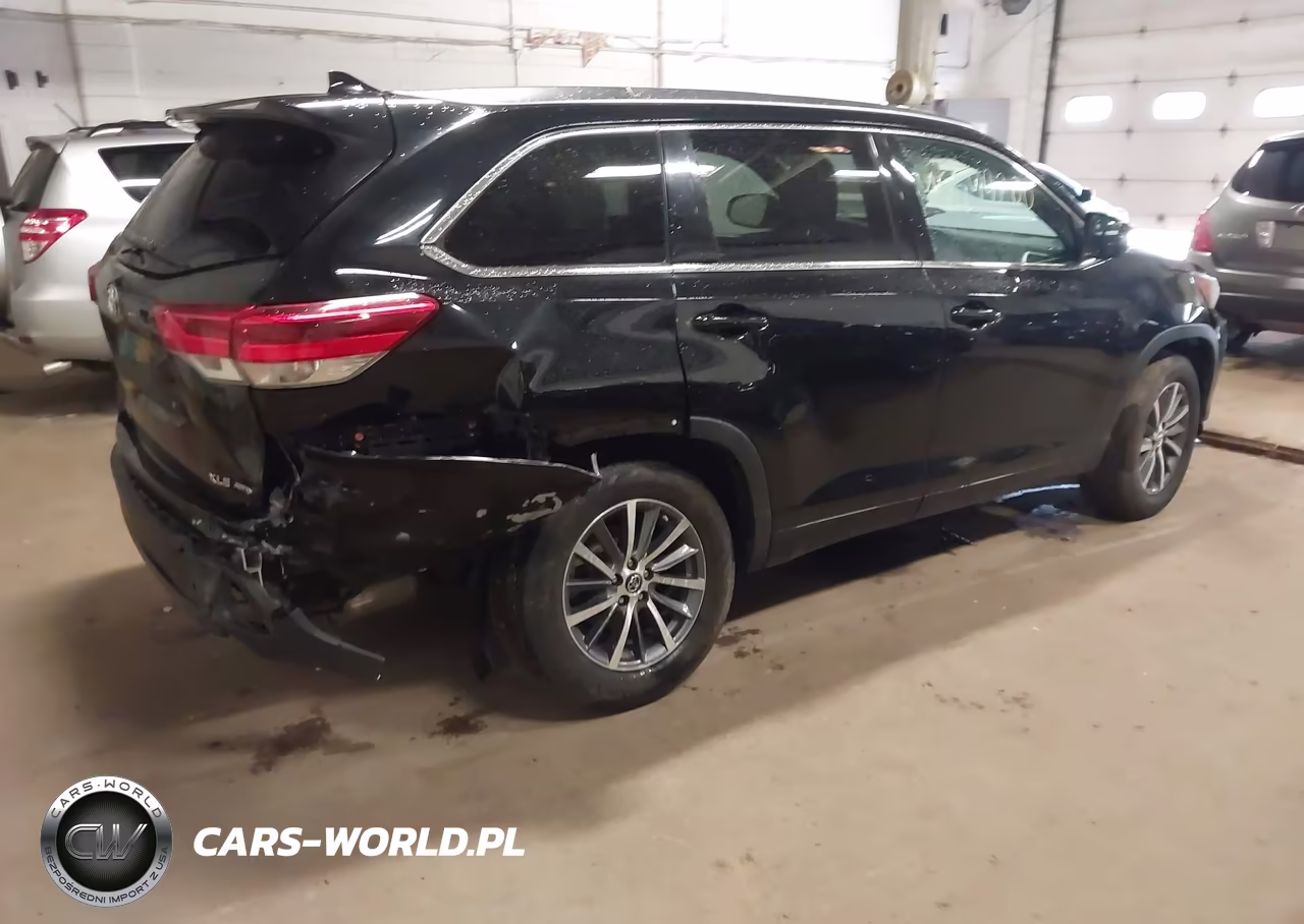 2017 Toyota Highlander Xle VIN:5TDJZRFH9HS475733 - 4