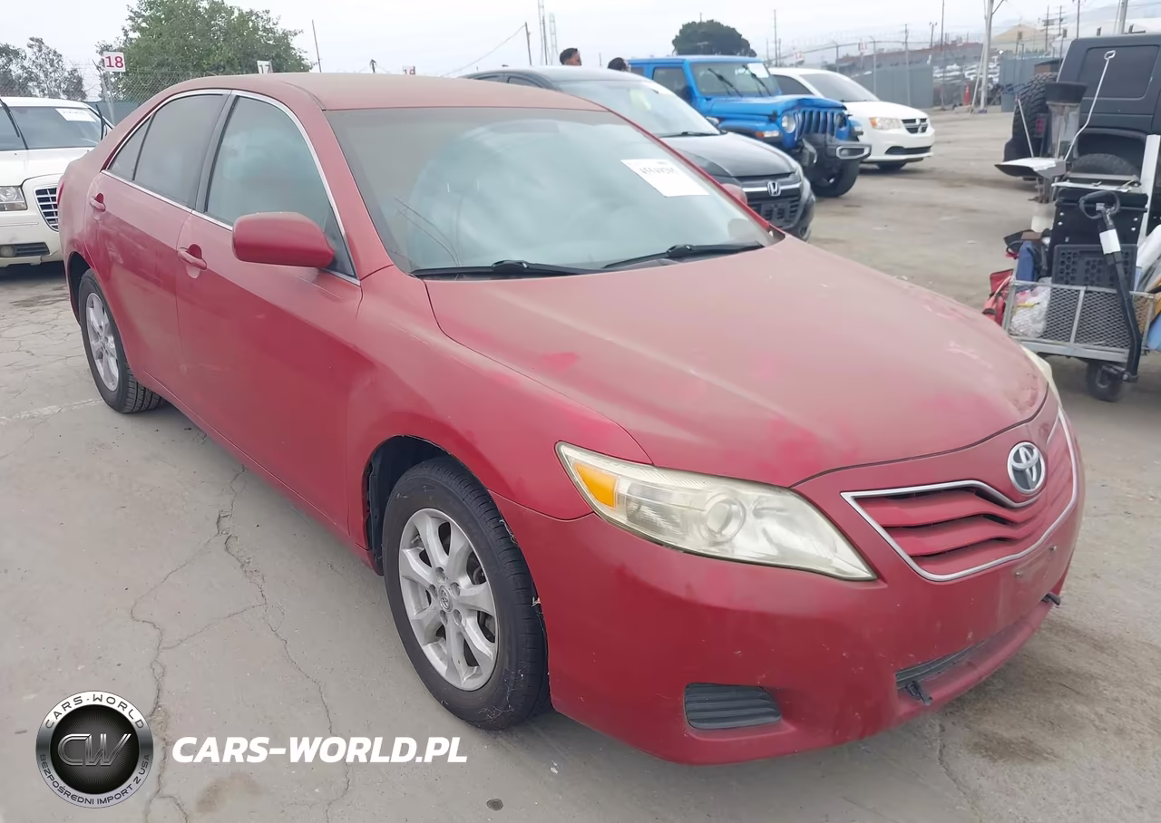2010 Toyota Camry Le – zdjęcie 1 z 12