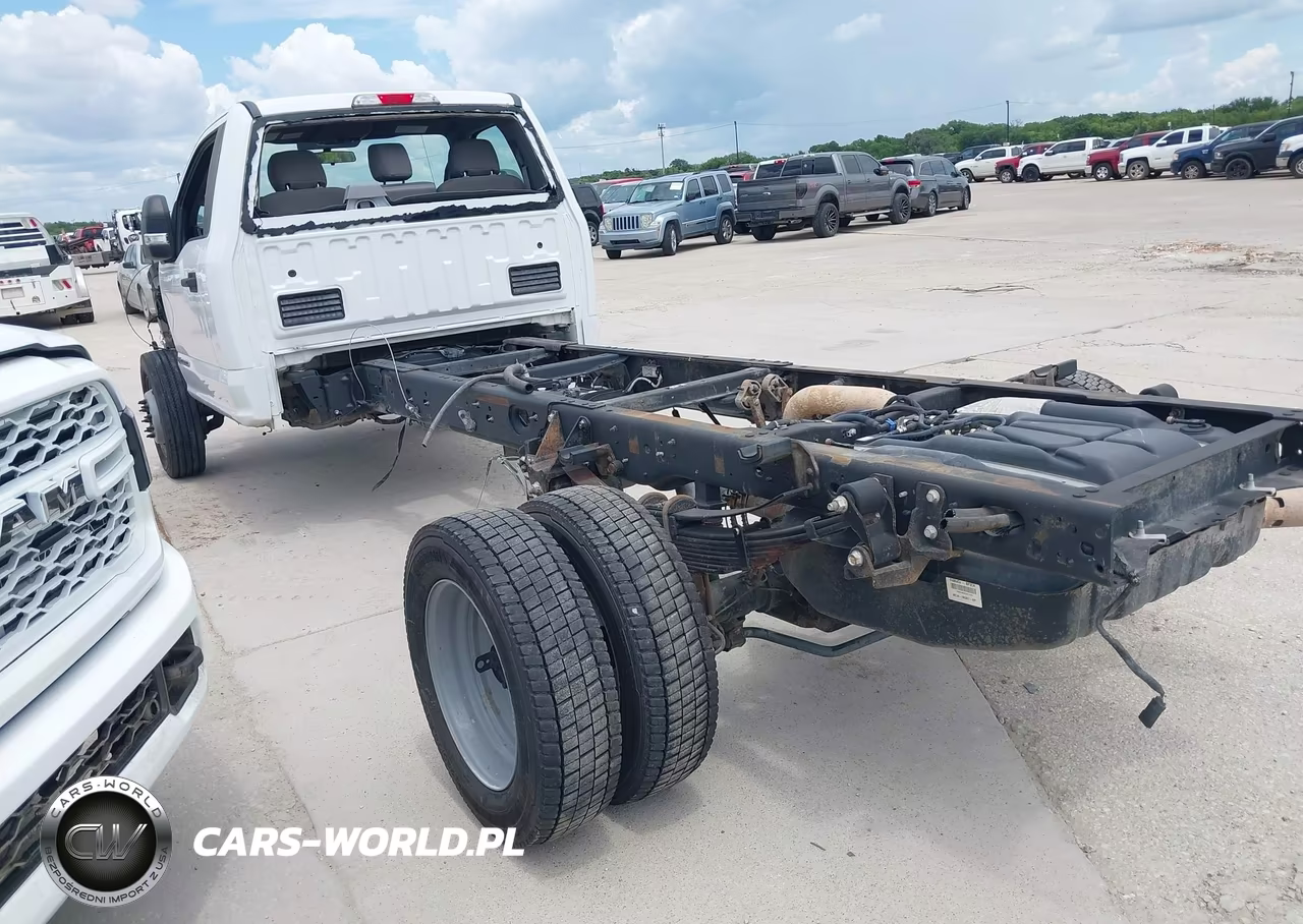 2019 Ford F550 Super Duty VIN:1FDUF5HT4KEC11697 - 3