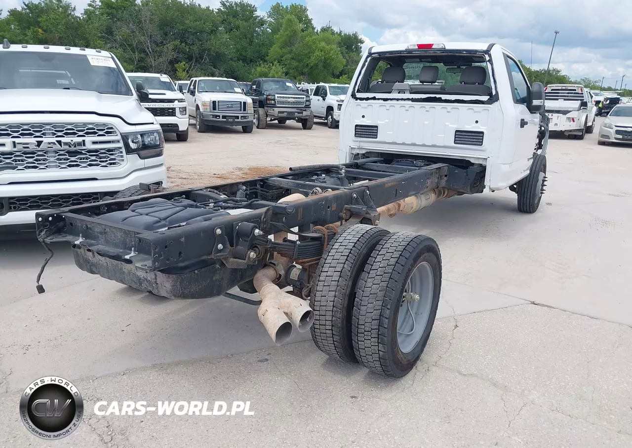 2019 Ford F550 Super Duty VIN:1FDUF5HT4KEC11697 - 4
