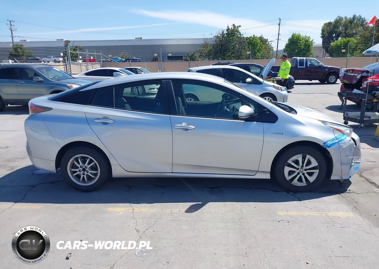 2016 Toyota Prius Three VIN:JTDKARFU0G3503900 - 13