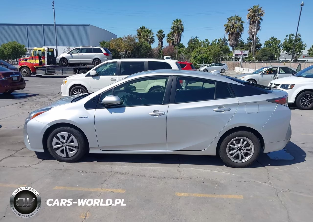 2016 Toyota Prius Three VIN:JTDKARFU0G3503900 - 14
