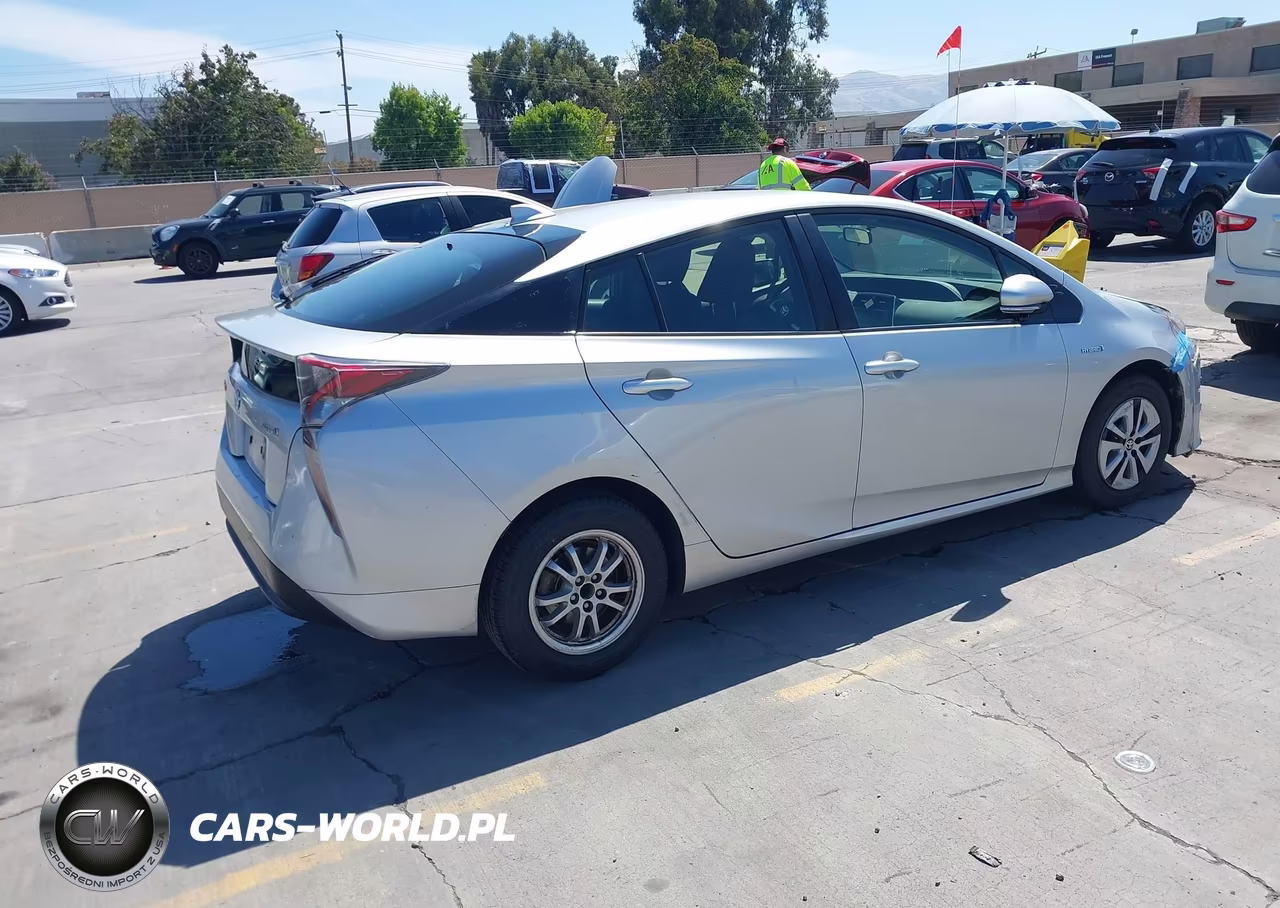 2016 Toyota Prius Three VIN:JTDKARFU0G3503900 - 4