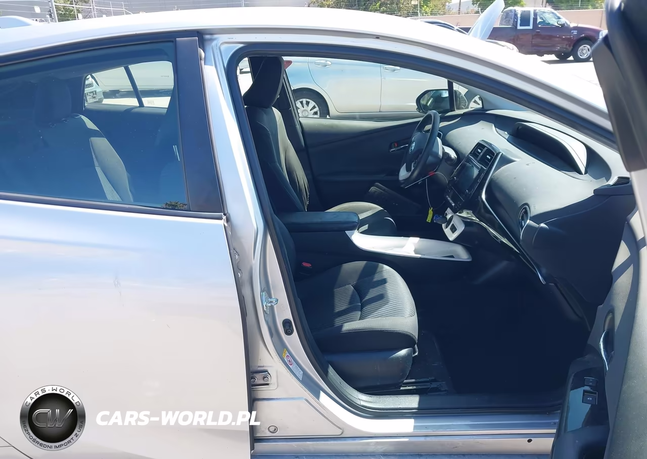 2016 Toyota Prius Three VIN:JTDKARFU0G3503900 - 5