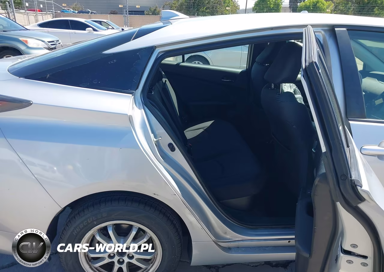 2016 Toyota Prius Three VIN:JTDKARFU0G3503900 - 8
