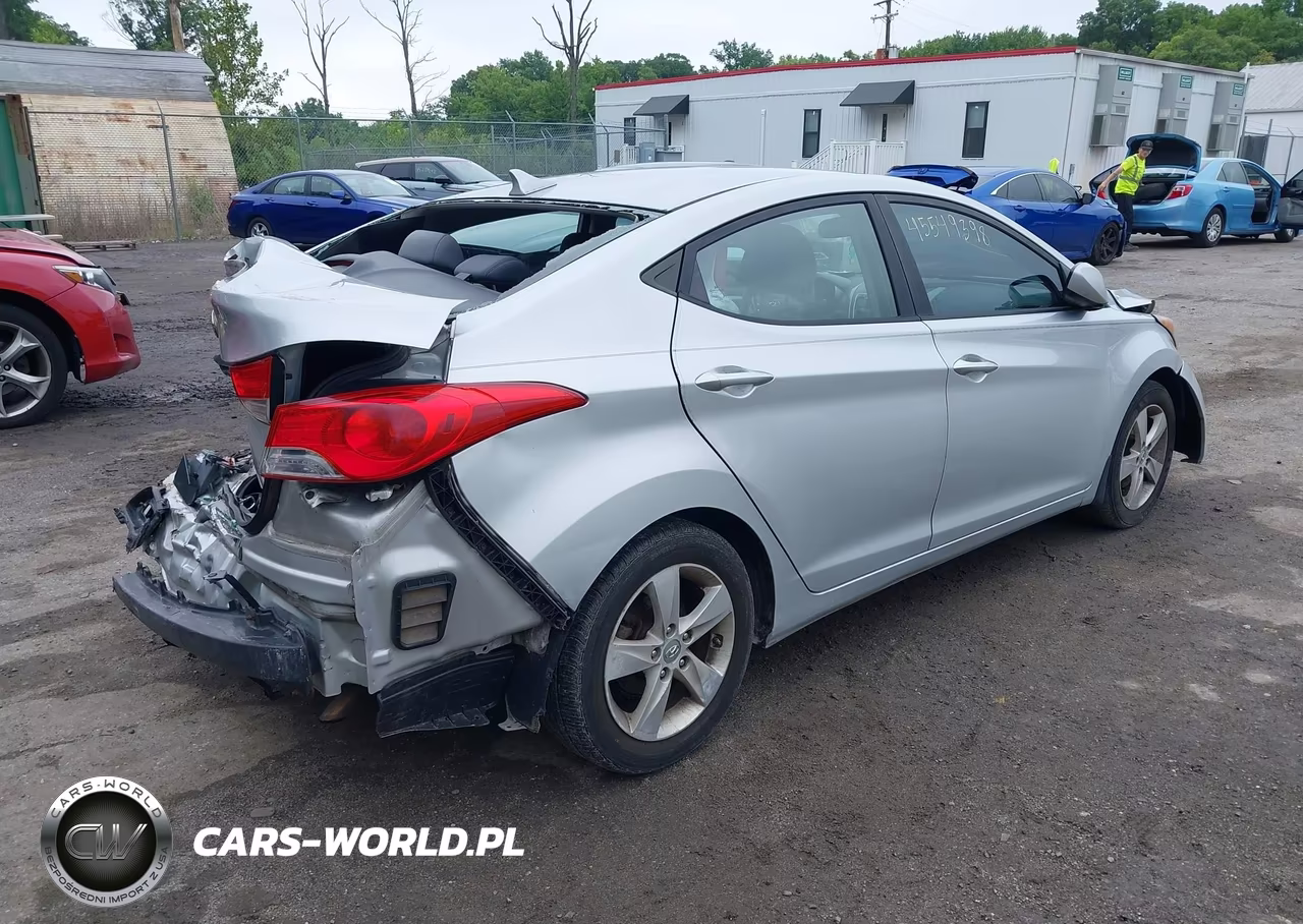 2013 Hyundai Elantra Gls VIN:KMHDH4AE1DU969456 - 4