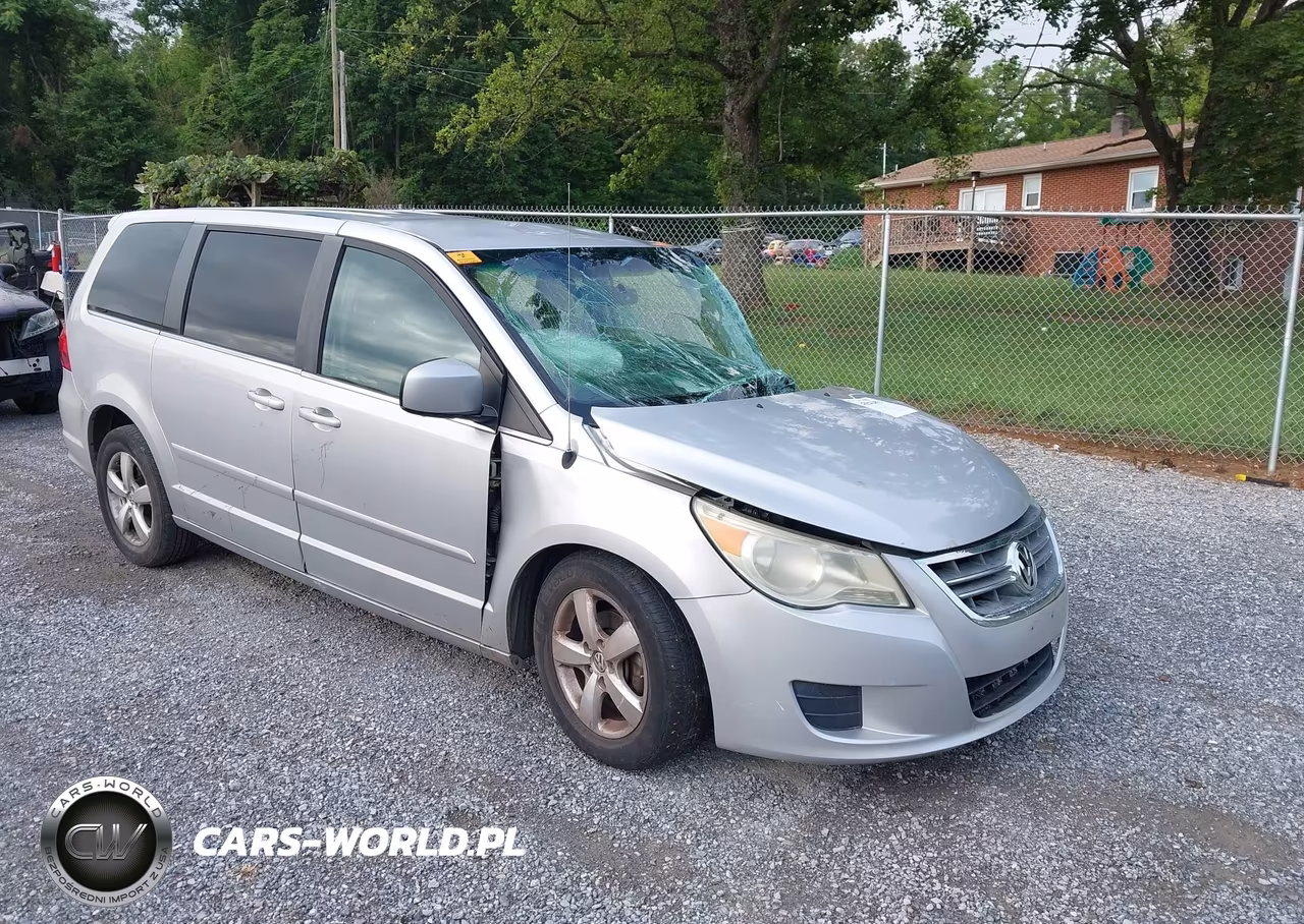 2010 Volkswagen Routan Se