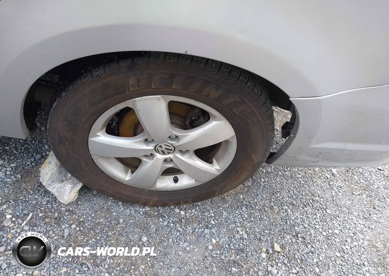 2010 Volkswagen Routan Se VIN:2V4RW3D10AR281854 - 11