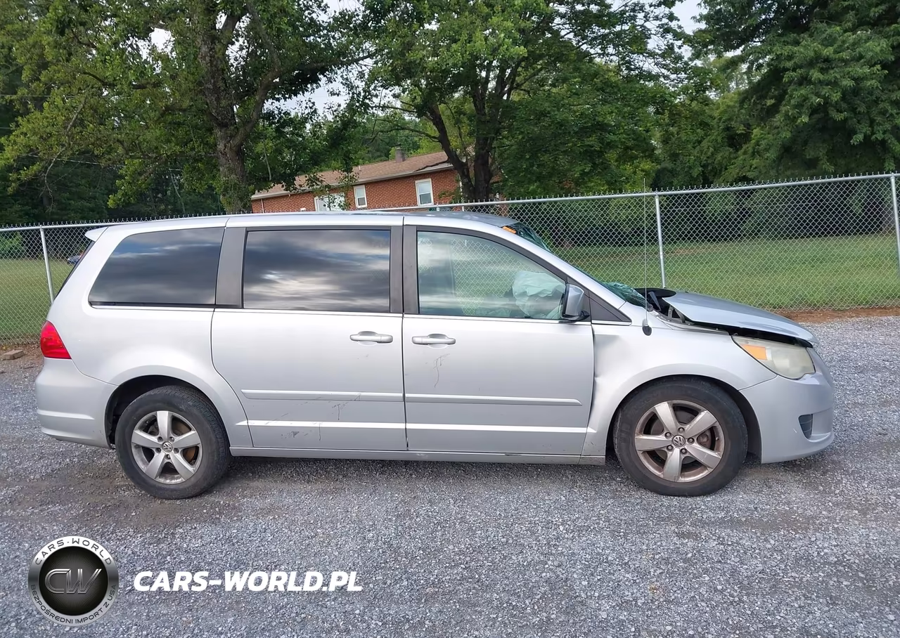 2010 Volkswagen Routan Se VIN:2V4RW3D10AR281854 - 13