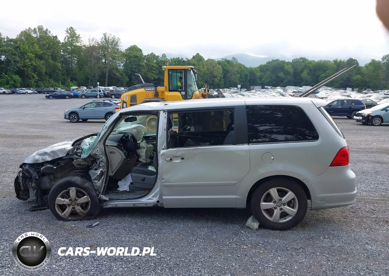 2010 Volkswagen Routan Se VIN:2V4RW3D10AR281854 - 14