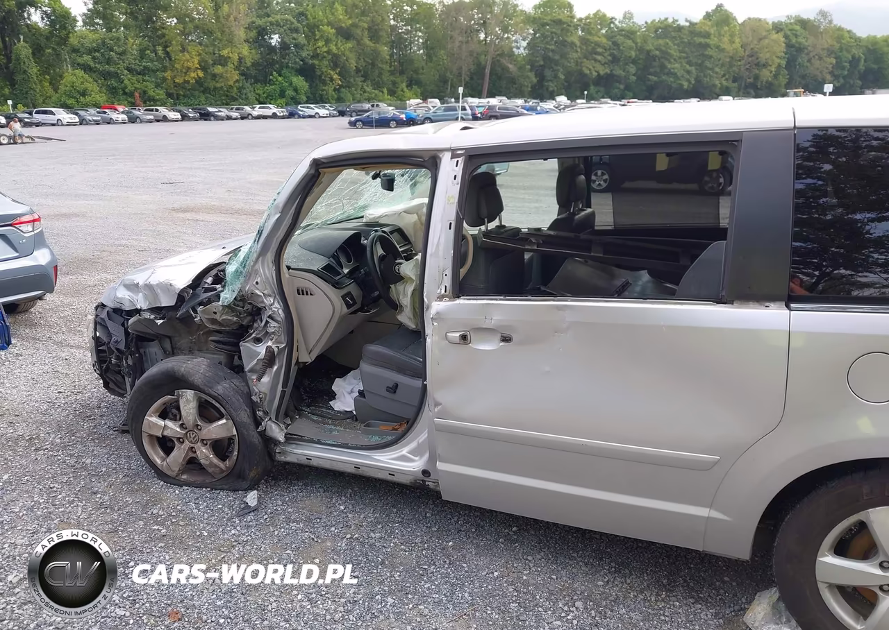 2010 Volkswagen Routan Se VIN:2V4RW3D10AR281854 - 6