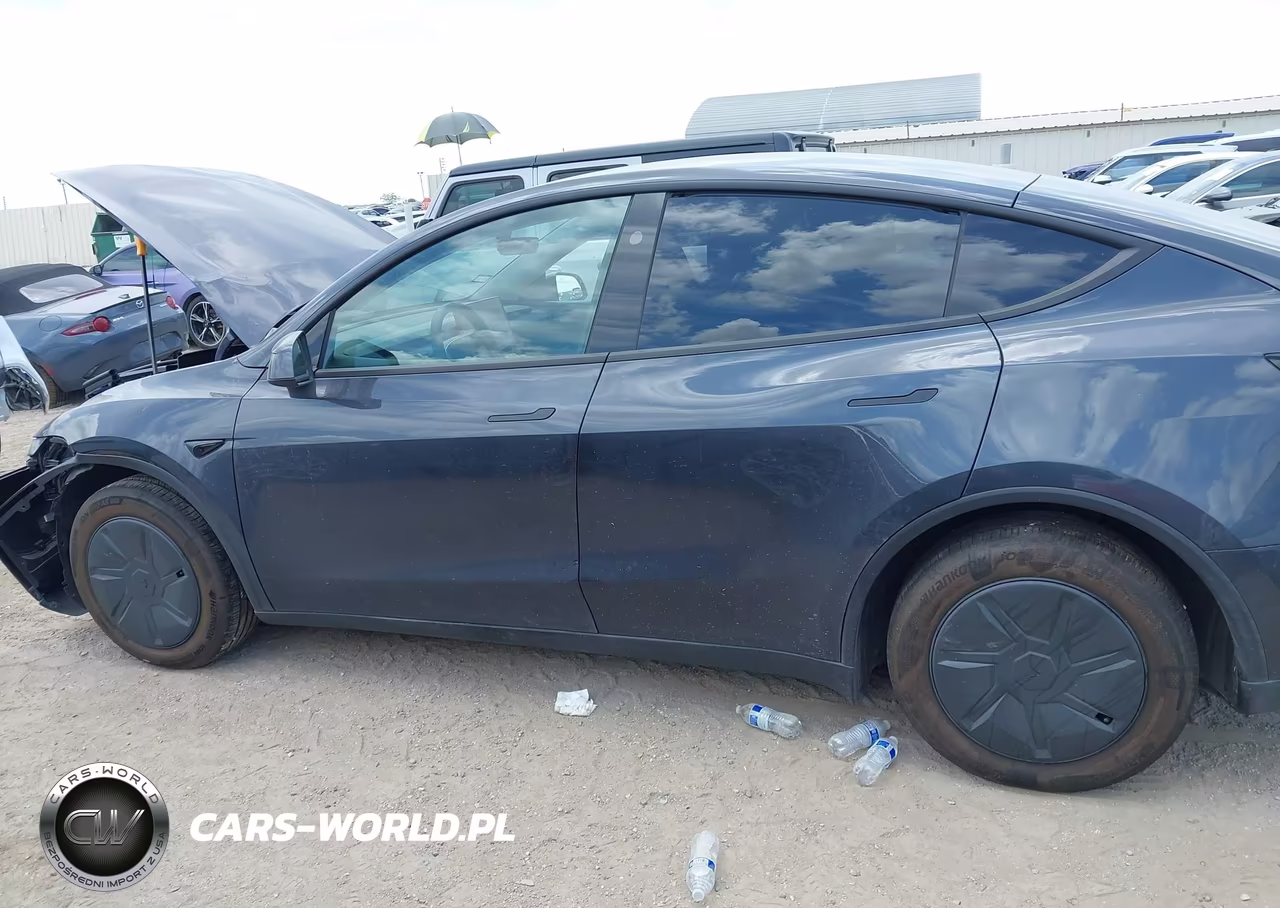 2026 Tesla Model Y Premium Rear-Wheel Drive-Rear-Wheel Drive VIN:7SAYGDED9TA587032 - 13