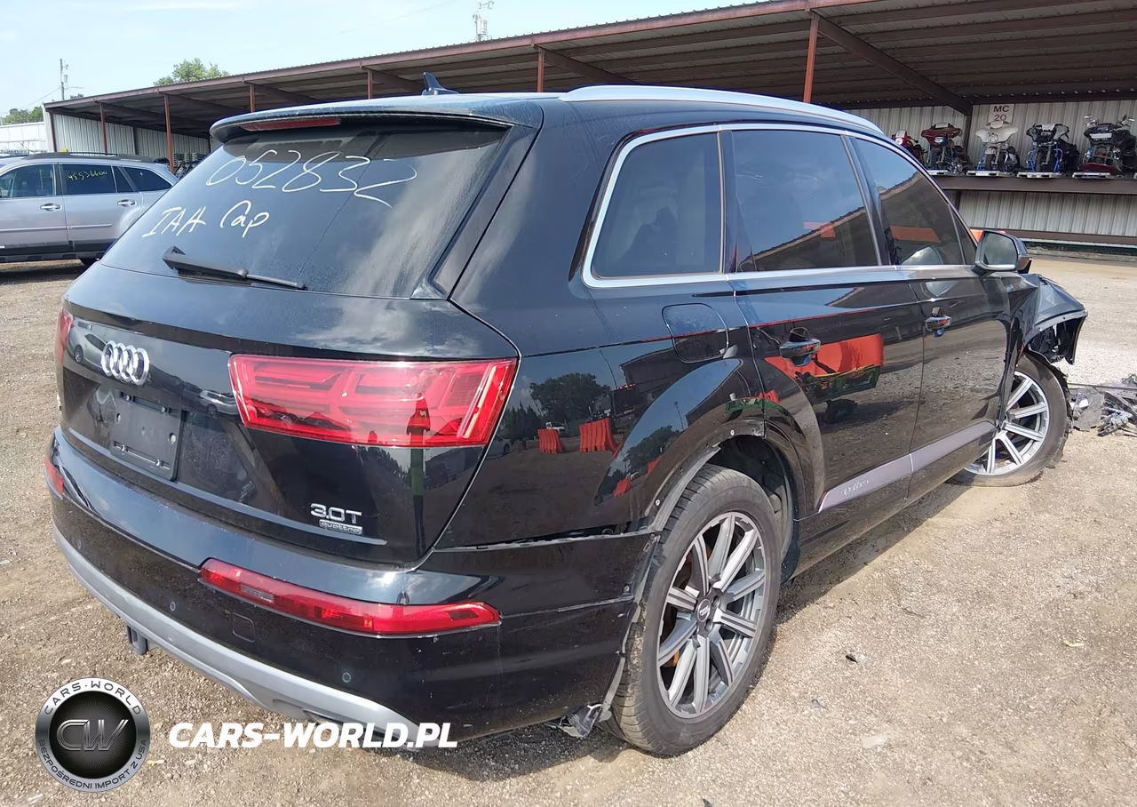 2017 Audi Q7 3.0T Premium VIN:WA1VAAF71HD052832 - 4