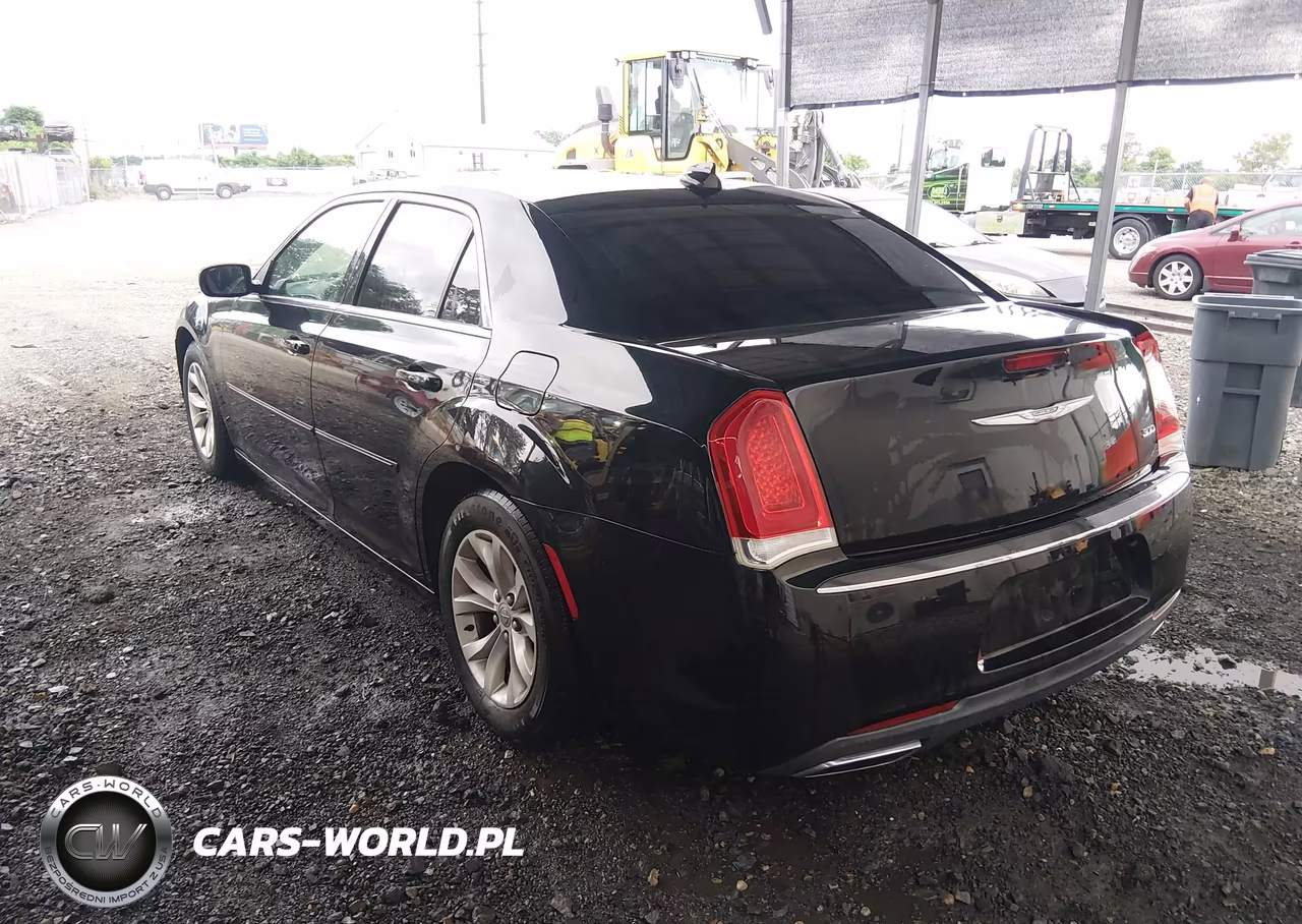 2015 Chrysler 300 Limited VIN:2C3CCAAG4FH904299 - 3