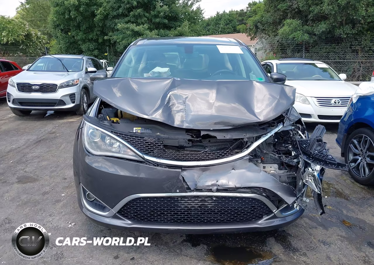 2020 Chrysler Pacifica Touring VIN:2C4RC1FG5LR158367 - 12