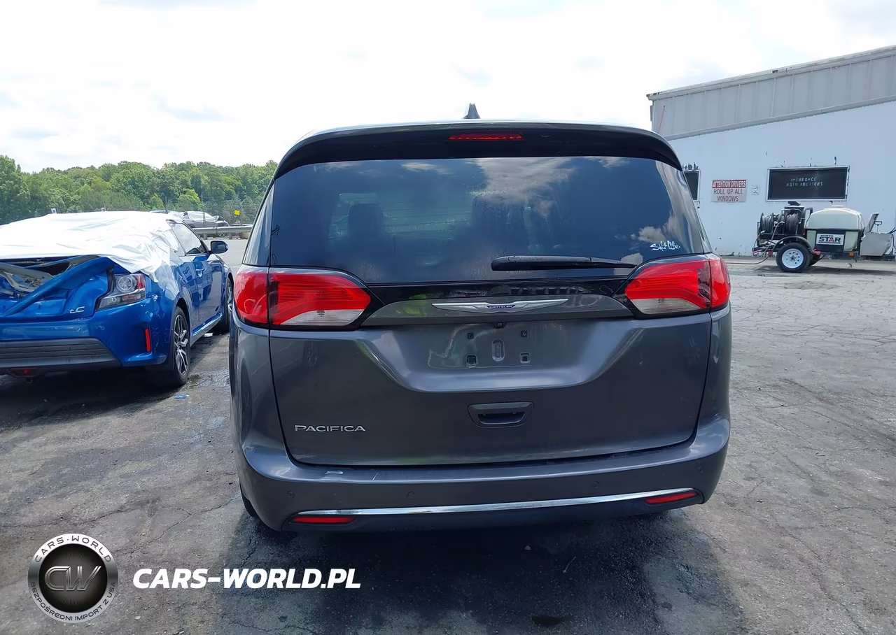 2020 Chrysler Pacifica Touring VIN:2C4RC1FG5LR158367 - 16