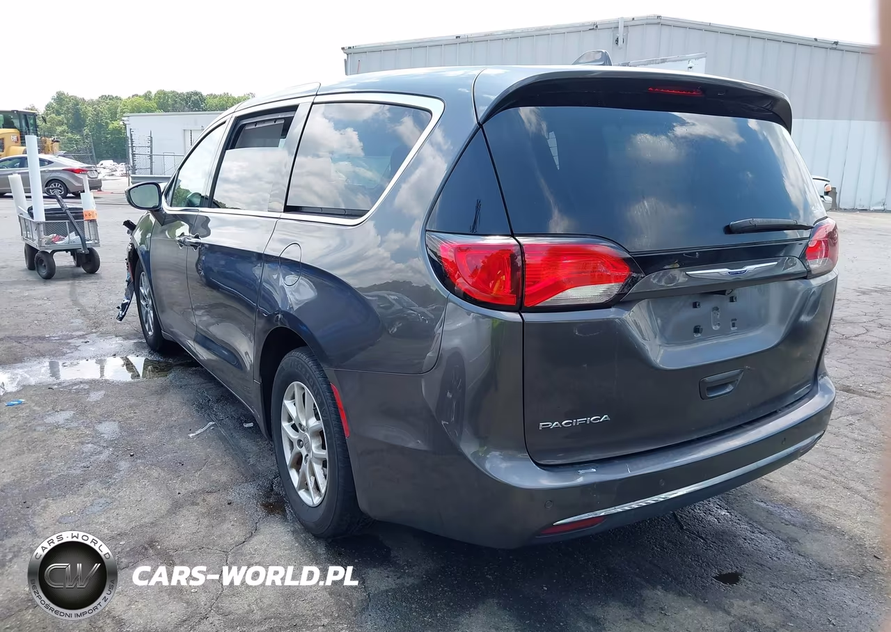 2020 Chrysler Pacifica Touring VIN:2C4RC1FG5LR158367 - 3