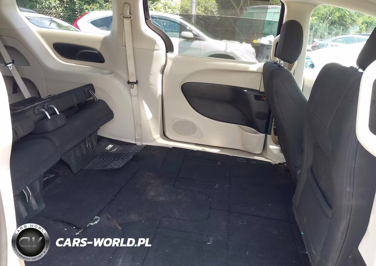 2020 Chrysler Pacifica Touring VIN:2C4RC1FG5LR158367 - 8